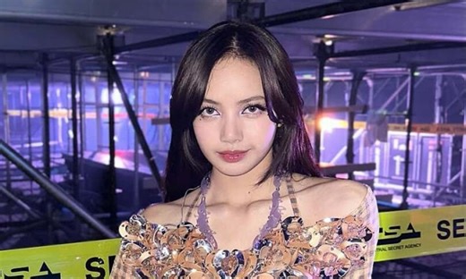 Blackpink’s Lisa embraces mini-bottoms in bold stage fashion