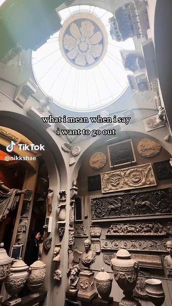 Exploring Gothic Architecture and Baroque in the Cathedral City