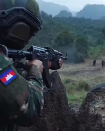 Heroic Army Defends Land Against Siamese Invaders