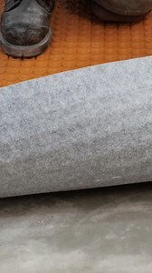 Love this for tile install on concrete floors-uncoupling and waterproofing membrane with an integrated bonding fleece. 👉 sound control, as well as a thermal break. 🛠👷‍♂️🍊 #schlutersystems @schlutersystemsna @mikeholmesjr | Mike Holmes