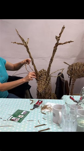Such a dedicated bunch of weavers on Saturday @warwickshireartisans and it shows in their wonderful creations ! Many many more Willow Deer to come over the next few months 😂 #willow #willowsculptures #willowweaving #willowsculpturecourse #sustainablecraft #warwickshire #sustainablecraft #willowweavers #willowdeer #deerofinstagram #giftsforcrafters #giftforweavers | Rachel Harwood Willow