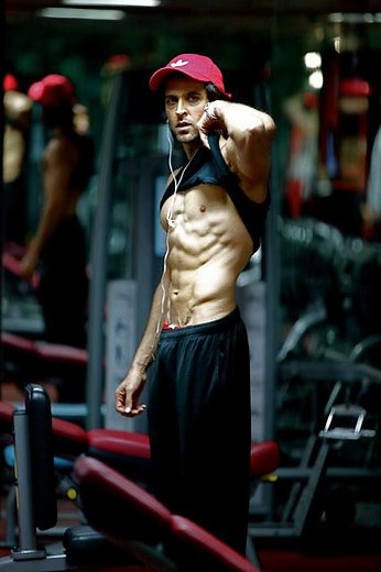 Hrithik Roshan Workout Routine, Diet Chart, and Bodybuilding Tips