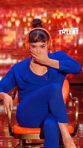 123K views · 810 reactions | "Ça commence fort" 朗 Elle propose une chorégraphie originale avec pour seuls accessoires un casque et une chaise ! #LFAUIT, mercredi à 21:10 sur M6 et en streaming sur M6+ | M6 | Facebook
