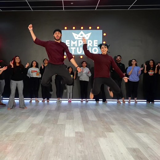 Part 2 from our Naina Workshop! #bhangraempire #naina #diljitdosanjh #empirestudio #mirzamoments #bhangraworkshop #bhangraclasses #bhangradance #bhangralove