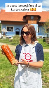 🥰 În această locație poți face faimoșii kurtos kalacs tradiționali. Unde? La Centrul Malomkert din satul Cernat din județul Covasna. Dacă ajungi în zonă, trebuie neapărat să suni ca să-ti faci o programare pentru o experiență unică și încărcată de tradiție. 👉 Prima rețetă scrisă cunoscută de kurtos apare într-o carte de bucate din 1784, publicată la Sibiu de contesa Maria Mikes de Zabola. Ea a descris o variantă asemănătoare coaptă pe un cilindru. Era pregătit doar cu ocazia sărbătorilor sau l