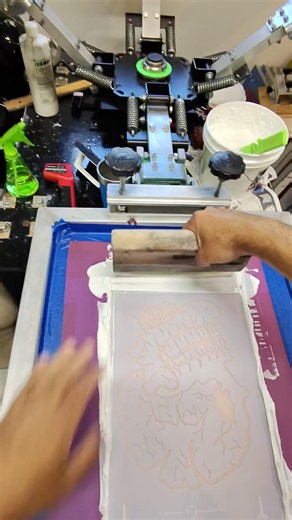Silkscreen printing Tshirts #screenprinting #shorts