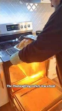 Hilarious Turkey Cooking😂🤣#funny #interesting #turkey #thanksgivingvibes #cook #fyp #fypシ゚viral