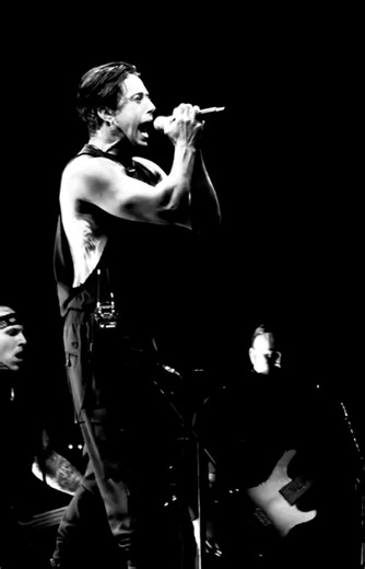 FALLING IN REVERSE GOD IS A WEAPON LIVE 2025