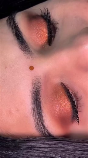 Samiksha Seekary | Beauty Content Creator on Instagram: "Classic Warm Copper Eyeshadow Tutorial for this wedding season🧡 Comment for product links 🔗 Absolutely love how beginner friendly this eye look is😍 Perfect for bridesmaids and wedding guests 🫶 Save this for your next festive eye look💖 [eye makeup, eye looks, makeup tutorial, copper eye makeup, warm makeup, wedding eye makeup, glitter eye look, orange eye makeup, soft glam makeup, festive eye makeup, shimmer eyeshadow tutorial, indian 