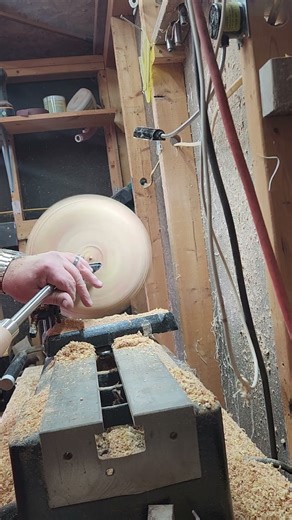 Bowl gouge on red oak.