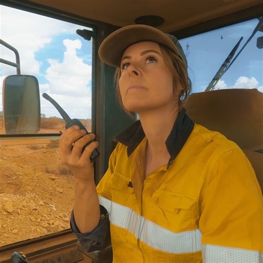 A large gust of wind threatens to affect the gold hunters' search! 😮 Stream #AussieGoldHunters now on #DiscoveryPlusUK | discovery