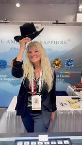 🌟 The energy at the 2026 AGTA GemFair Tucson 💎🎶 is fire!! Day 4 was all about celebrating the incredible variety that makes AGTA so special 🌈✨ From American-mined Montana blue Sapphires in wearable 2–3 ct sizes, to natural American Pearls in every shape and personality 🤍, this show truly delivers something for every kind of gem lover. Add in bold gemstone slices bursting with color, more Montana Sapphires from trusted sources, and beautifully cut Zircon that deserves a closer look 💙💎 and 