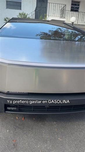 Alguien Que se quiera complicar la vida con Este juguete? #tesla #cybertruck #futuro #electricvehicle #diamondinsurance