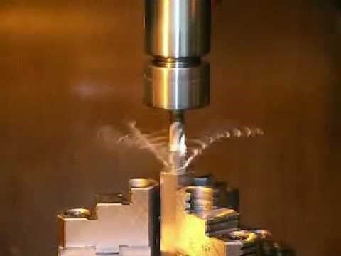 マシニングセンタ ステップ式タップ加工