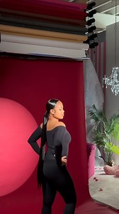 Meet my model Naomi ❤️ 30” middle part sleek ponytail tutorial #nychairstylist #nycponytails #sleekponytail #ponytails #ponytail #model #nycphotographer | Kay Goddess Hair