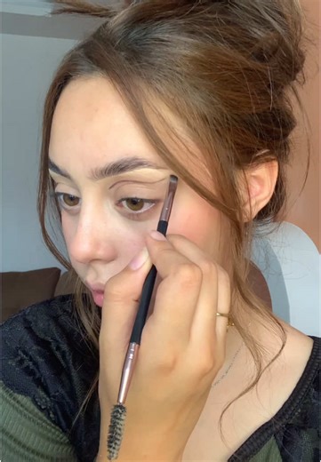 Makeup Tutorial: How to Achieve a Light Look