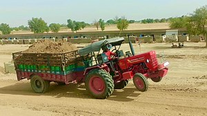 36K views · 941 reactions | Mahindra 265 VS New Holland 3600 See the power of both tractors in a trolley loaded with soil. | Amazing Box | Facebook