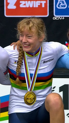 Julie Bego (France) takes the first road race Rainbow Jersey in the Junior Women's race! 🌈 #GlasgowScotland2023 Watch the race replay over on GCN 👉 gcn.eu/racetv (territory restrictions apply) | GCN Racing