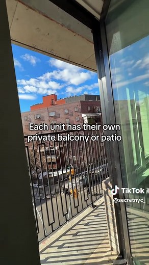 New Yorkers have 2 weeks left to apply to Williamsburg’s newest affordable housing lottery. A 4 bedroom for just $1,222 is WILD! Applications are done through NYC Housing Connect. For more details on this Williamsburg spot, tap the 🔗 in our bio! . #nyc #nycapartment #nycapartmenttour #affordablehousing #apartmenttour