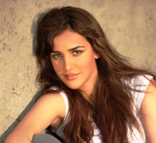 Aisha Sharma Age, Height, Boyfriend, Family, Biography & More » StarsUnfolded