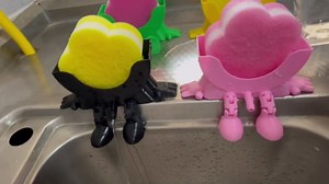 Cute Hanging Sponge Holder, Drainable Kitchen Sink Organizer, Scrub Sponge Stand Storage Rack with Smiley Design, Sink Accessories (Black)