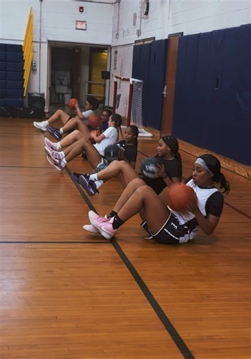 🔥 CORE WORK FOR HOOPERS! 🔥 If you want stronger handles, balance, and finishing through contact… your core gotta be ELITE. Try this combo 👇🏾 1️⃣ Russian Twists (Basketball Version) Ball MUST touch the floor each rep. 💯 50–100 reps ⏱ Hold your lean-back position for 30 seconds after you finish! 2️⃣ Toe Touches Keep that core tight! 🏀 Ball MUST touch your toes every rep. 💥 25–50 reps This WILL burn but it builds real game strength. Tag a teammate who needs this! 🔥💪🏾🏀 #BasketballTraining