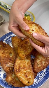 Pane fritto con l'uovo, la ricetta anti-spreco delle nonne, che mi ha insegnato la mia dolce mamma Ricetta completa https://www.vivomangiando.it/recipe/pane-fritto-con-luovo-la-ricetta-anti-spreco-delle-nonne/ #tradizioni #panefritto #ricetta #food #sicilia #ricettadennanonna #ricettafacile #ricettaveloce #cibodoc #vivomangiando | Cibo Doc