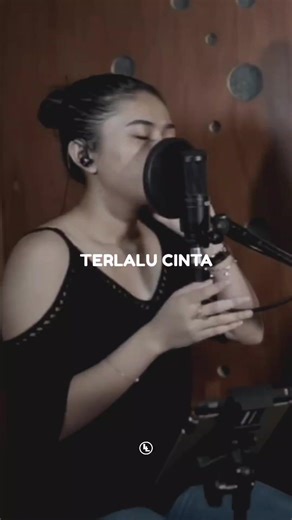Makna Mendalam Lagu 'Terlalu Cinta' oleh Rossa