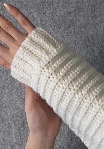 Simple Crochet Cardigan – free pattern & tutorial