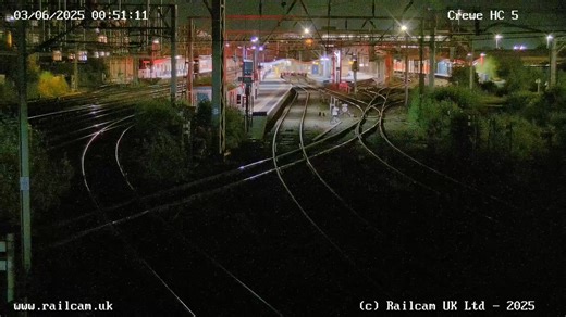 The latest addition to luxury rail travel in the UK made its debut outing overnight, as the stock for Britannic Explorer, A Belmond Train were tripped to Eastleigh for completion ahead of entering service later this year. 🗒️ GB Railfreight #Class66 66307 'Ipswich Town' Britannic Explorer stock 99101/102/103/106/107/108/109/110 ℹ️ 5Z43 #Hamilton GBRf to #Eastleigh Works 🎦 #Crewe Crewe Heritage Centre 📅 3rd June 2025 | Railcam