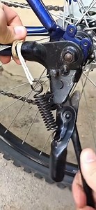 Insert the thread into the standard bicycle hole and then pull it up, the bicycle is ready to use.