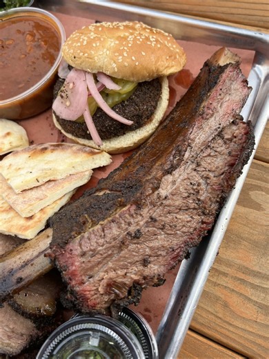 GREAT NEW BBQ SPOT IN TEMPE🍗🔥💨 [hosted] I’ve been seeing this place all over my page and finally went in to try it. This is @Wil BBQ and it’s halal with no pork! Every thing was great but my favorites were the beef rib, turkey and lamb! Some Pricing - They have sandwiches too: ▪️Brisket per 1/2 lb $19 ▪️Turkey per 1/2 lb $17 ▪️Beef Ribs (pound) $42 ▪️Lamb Shank (bone) $26 ▪️Lamb Ribs (1/2 Rack) $32 *Can get smaller portions ▪️Texas Twinkies $7 ▪️Sides Single $6 ▪️Rice Bowl $20 ▪️Brisker Burge