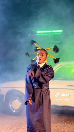 Behind the Scenes of ‘Fond de Teint’: New Music Insight