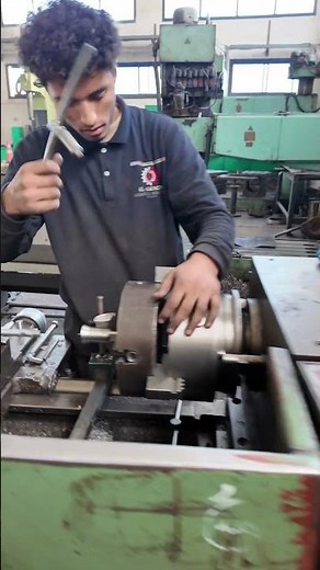 Using a dial indicator to set up the workpiece correctly ✅ #Factory #machining #turning