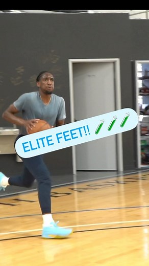 Tyler Relph | 🧪 w/ @langgalloway10 The best can create space but also have a “feel” for where they are on the court Reverse Steps getting him back... | Instagram