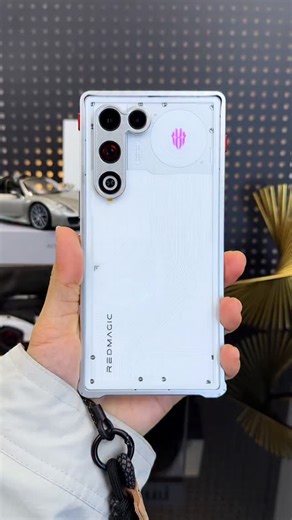 Trendy Tech Review on Instagram: "Red Magic 11 Air phone case you've never seen before! Backless design! Aluminum alloy frame with stainless steel ventilation holes – stylish and practical! #phonecase"