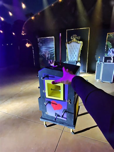 Seeing our stage show of grand illusions from a different angle: this is how it looks through the eyes of the magician, filmed with my Ray-Ban Meta glasses in a beautiful show we did in Fort Myers. 🎩✨ This is the kind of experience we create with RuizMagic Entertainment for: • corporate events • private events • theatre and cabaret-style magic nights If you’d like a show like this for your company or venue, send us a message and let’s plan the next illusion together. #RuizMagicArtsAndMusic #Rui