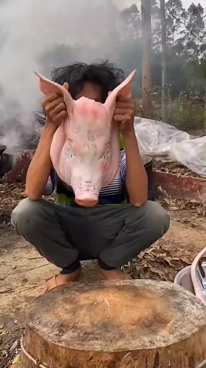 How to Prepare and Cook a Whole Pig Outdoors