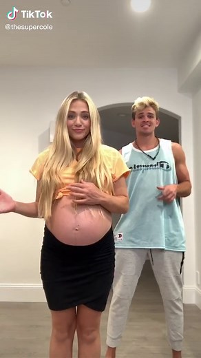 9 months preg and more beautiful than ever😍🕺🏼 @savv.labrant