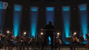 Un fabuleux concert à voir sur Philharmonie Live : Rebecca Tong, lauréate de la première édition du Concours de cheffes d’orchestre La Maestra, partage le podium avec Claire Gibault à la tête du Paris Mozart Orchestra. | Philharmonie de Paris