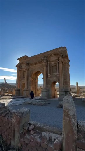 The Sahara swallowed an entire Roman metropolis and kept it perfectly hidden from the world. Timgad was built from absolute scratch in 100 AD with sprawling libraries and bathhouses before being completely erased by the advancing desert. Our modern asphalt falls apart in a few years, yet these stone intersections still clearly hold the deep ruts of ancient chariot wheels.