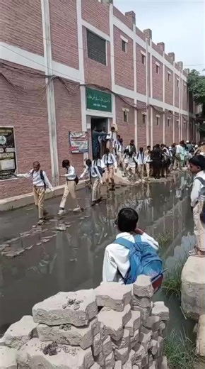 اوکاڑہ: CMR سکول کے باہر بدبو اور گٹر کا مسئلہ — فوری صفائی کی درخواست