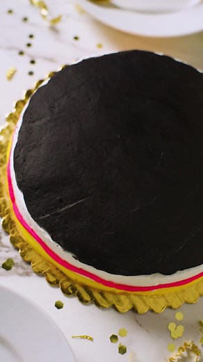 The last day of the year deserves a little dessert. 🥂 🎆 Order ahead today for this custom cake https://bit.ly/3v11P7W | Albertsons