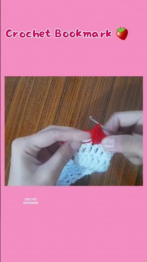 Crochet bookmark 🍓#howtocrochet #crochet #crochetpatterns #crocheting #diy #bookmark #shorts_