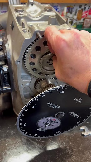 6.7K views · 104 reactions | Third and final video explaining how to set the cam-timing In case the center gear does not slide in freely the big cam gear needs to be pulled and reinstalled a few teeth over.(then repeat) | Zundapp Fool | Facebook