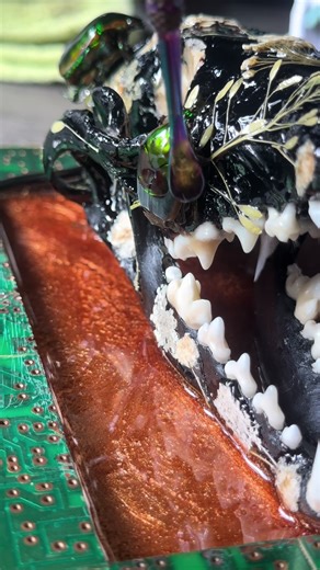 Coating Bugs with UV Resin for Durable Artistry