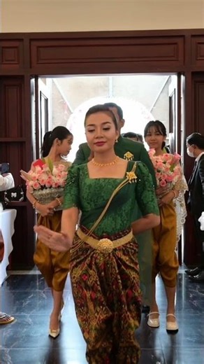 Khmer Couple Showing True Cultural Elegance 💕🌿 #KhmerWedding #CambodianWedding