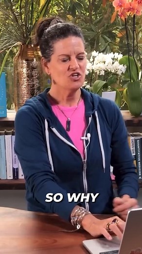 Let’s talk about one of estrogen’s best friends: avocado 🥑 This incredible food does three powerful things for your hormone health: ✅ Stabilizes blood sugar (which estrogen loves) ✅ Nourishes the brain with healthy fat ✅ Feeds your gut microbiome so your body can break estrogen down and use it efficiently During the first half of your cycle (Days 1–14), your estrogen levels are building. That’s the perfect time to give your body the support it needs with good fats like avocado. . . #HormoneHeal