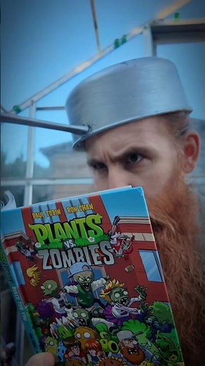 Crazy Dave reading to the peashooters before the zombies attack #pvz #plantsvszombies