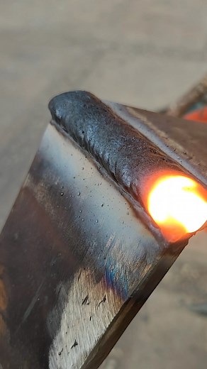 look and pay attention to how the welder directs the wire at the base welding | Welderman